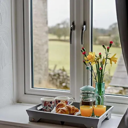 2 Bed In Arnside Silverdale 90530 Holiday home Beetham